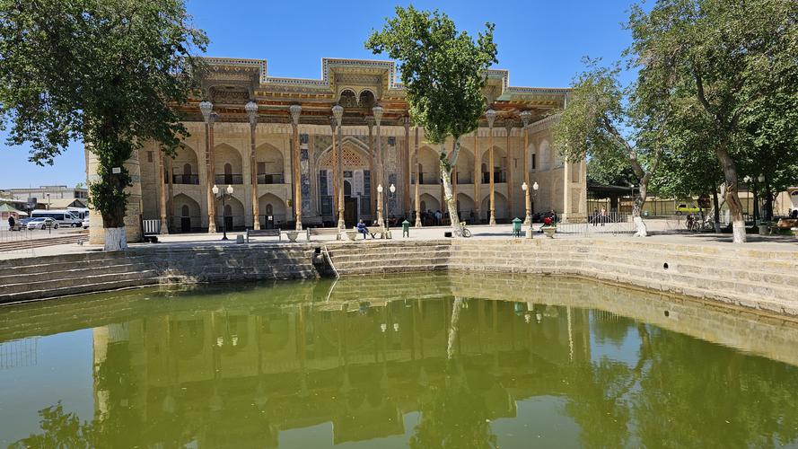 Узбекистан в праздничном наряде