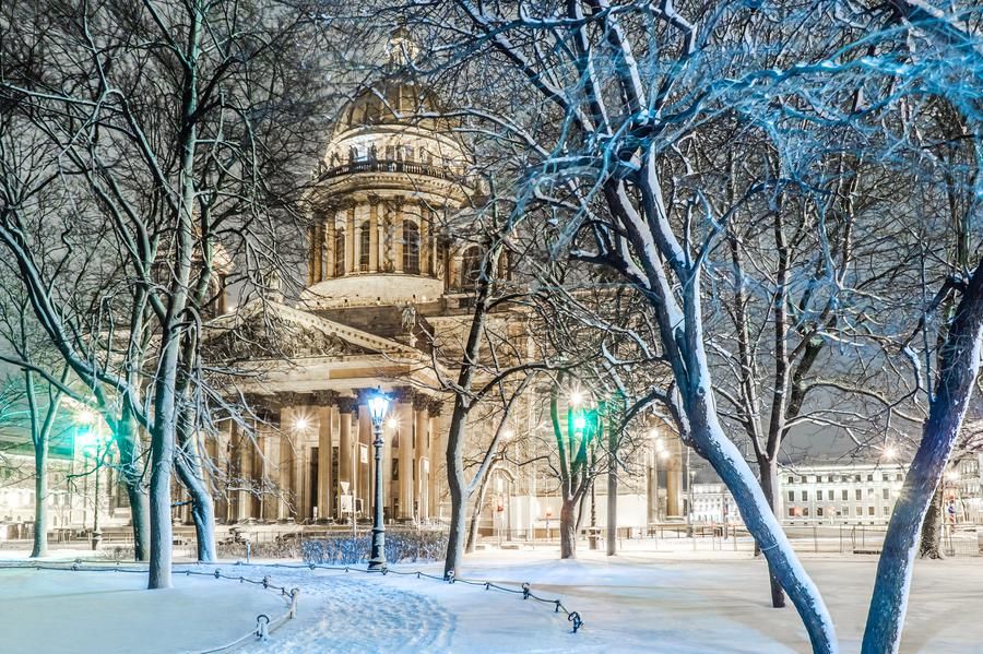 Петербург встречает Новый год: сказка, музыка и шампанское 5 дней
