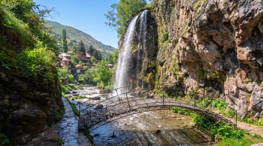 Величественный Кавказ: горы, курорты и легенды из Твери