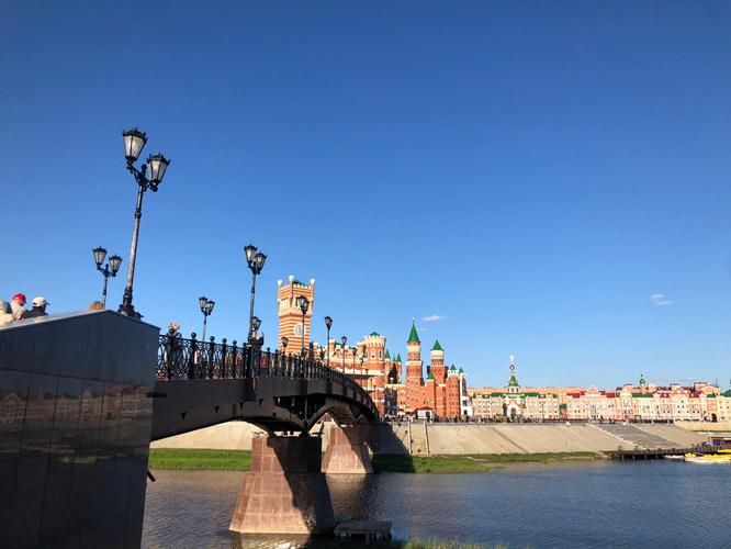 Автобус| От чувашиных вышивок до марийских лесных обрядов