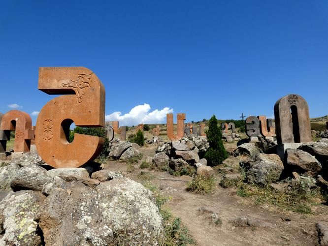 Где звёзды горят над минаретами