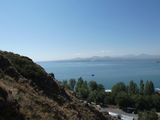 От кривых улочек Тбилиси до каменных монументов Еревана