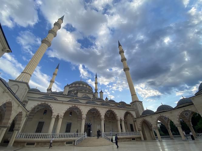 Кавказская мозаика — где каждый камень — свой голос, а горы — одна песня